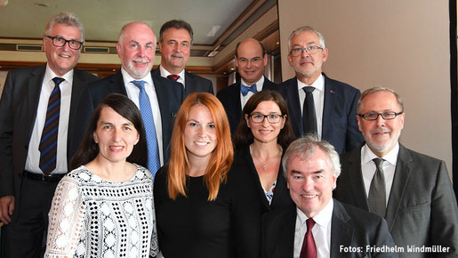 dbb jugend-Chefin Karoline Herrmann mit der dbb Bundesleitung