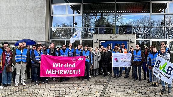 Einkommensrunde, öffentlicher Dienst, Mahnwache, Nordrhein-Westfalen, BVLB, Gelsenkirchen, Bildung, Personal, Innovation, Tarifverhandlungen, Blockade, Sicherheit, Finanzen, Beschäftigte