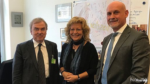 dbb Chef Klaus Dauderstädt, Beate Müller-Gemmeke, Volker Geyer (von links)